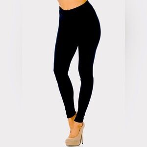 Zenana Outfitters Basic Black Leggings